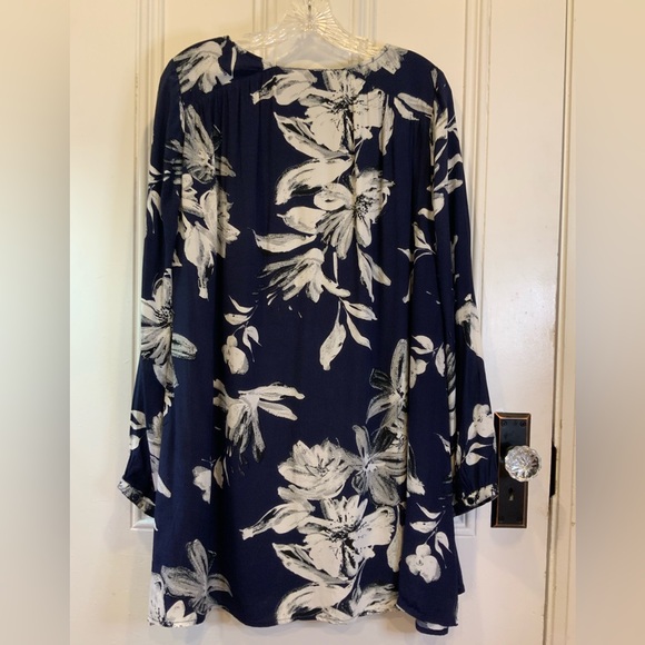 Lulu's V Neck Navy and White Floral Long Sleeve Dress - Picture 3 of 5
